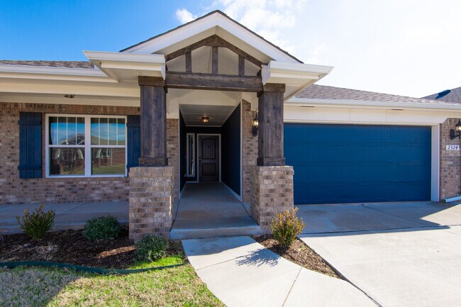 Building Photo - 2324 Roca Dr