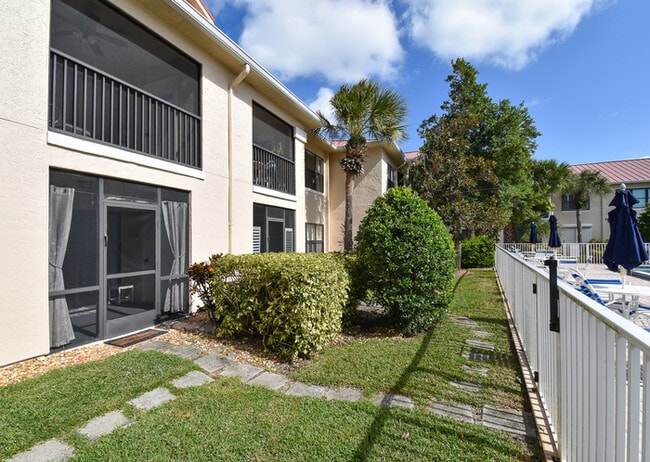 Building Photo - Bouchelle Island 302 #103 - Pool View