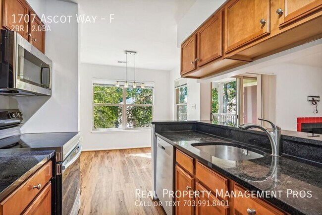 Building Photo - Beautifully Maintained 2 Bedroom Condo For...
