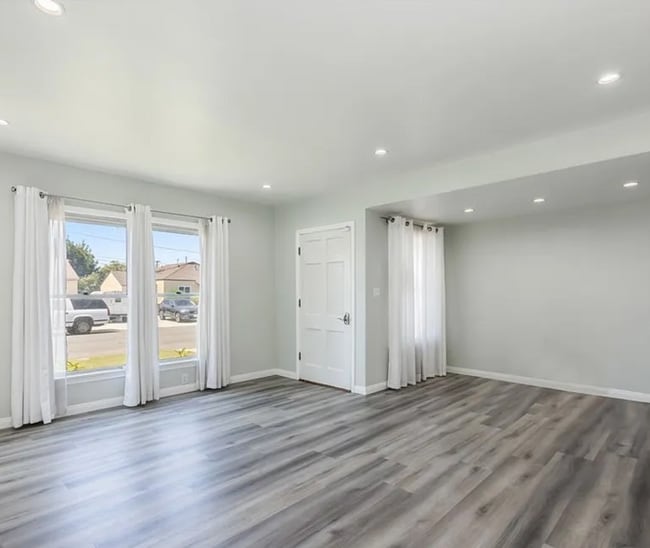 Building Photo - BEAUTIFUL 2 BEDROOM 2 BATH HOME