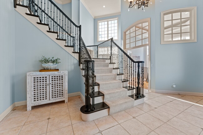 Building Photo - 12932 Sunset Bluff Ct