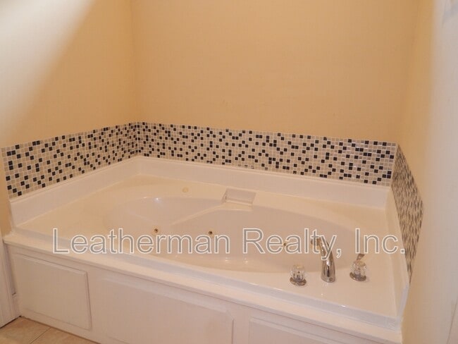 Foto del edificio - 441 Sterling Dr