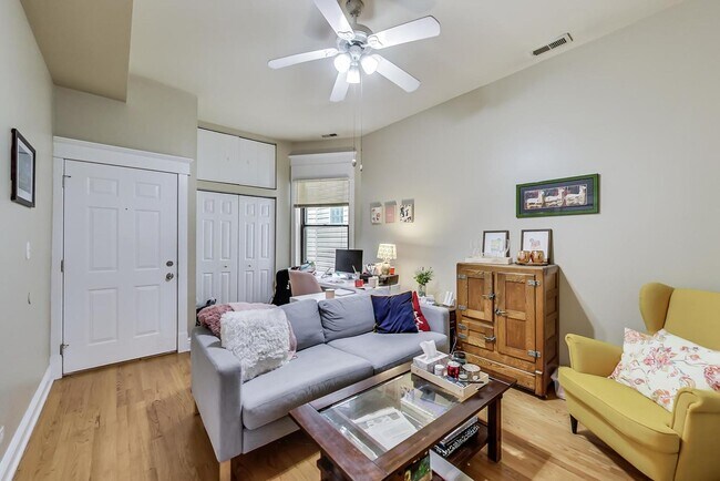 Foto del edificio - 1128 W Armitage Ave