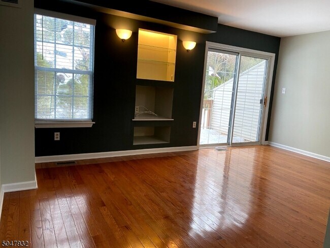 Foto del edificio - 45 Rushmore Ln