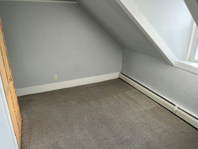 Building Photo - 18 Roundy St