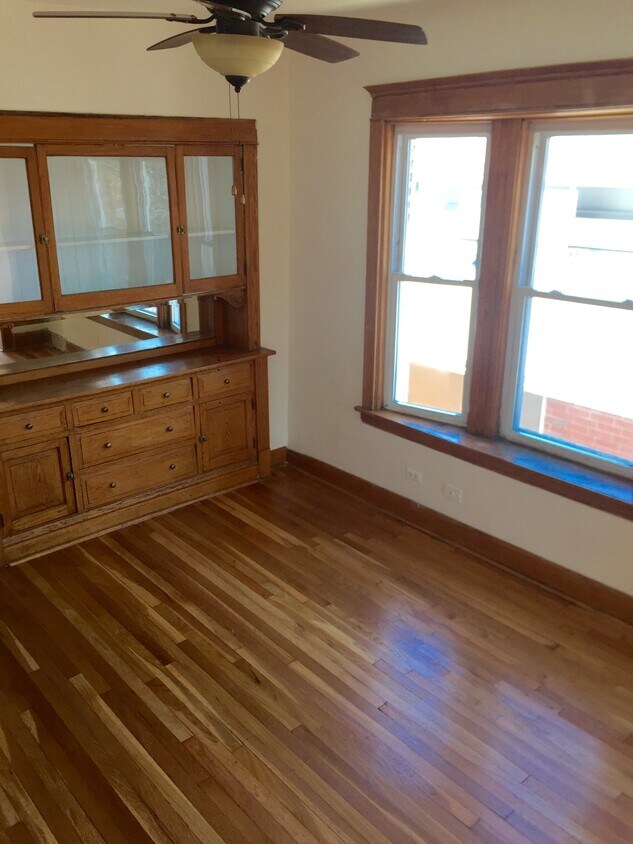 Building Photo - 3330 W Evergreen Ave