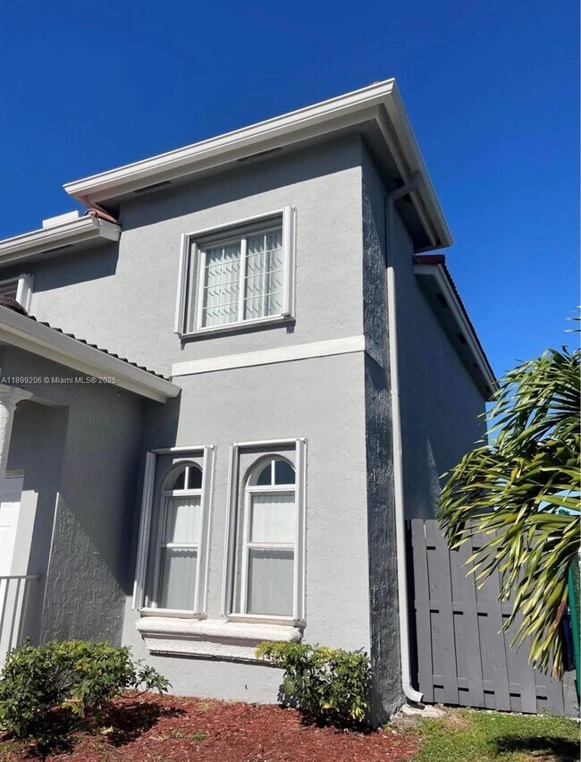 Foto del edificio - 5220 NW 109th Ave