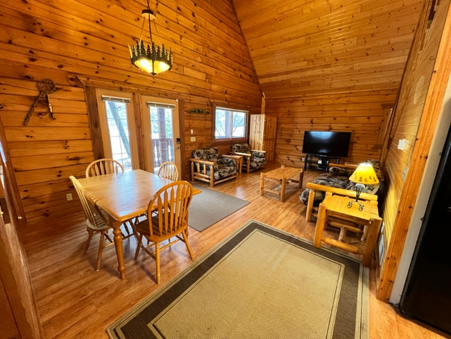 Building Photo - 207 Blossom Dr