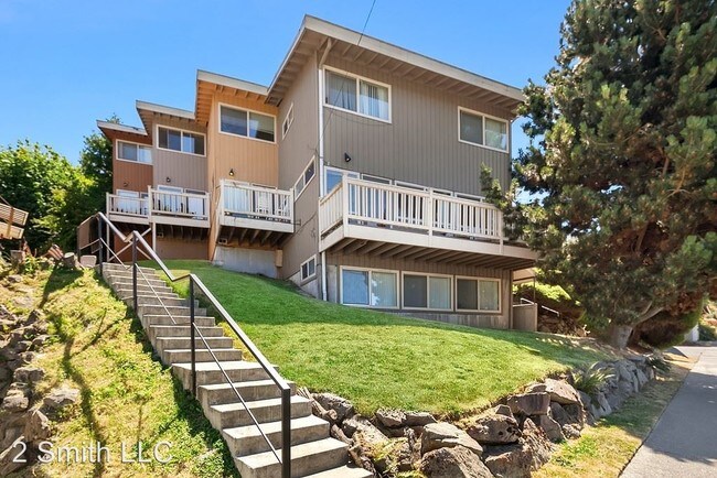 Building Photo - 2650 14th Ave W