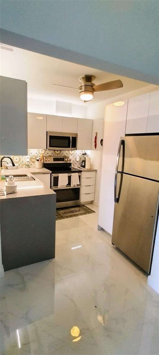 Foto del edificio - 2230 NE 56th Pl