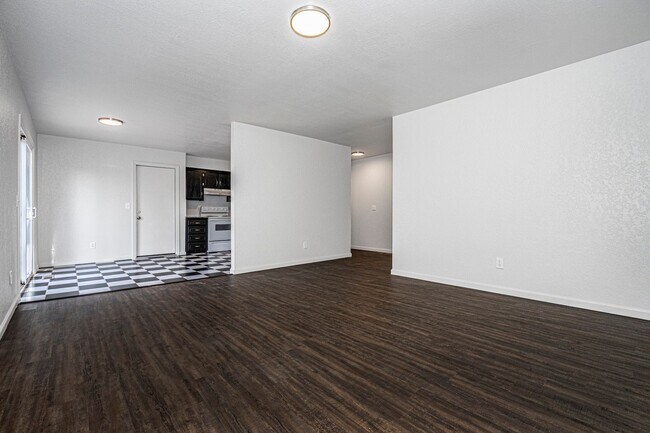 Building Photo - Great  3 Bed 2 Bath in Yukon!