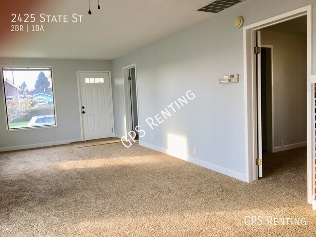 Foto del edificio - Classic 2 bedroom 1 bathroom bungalow!