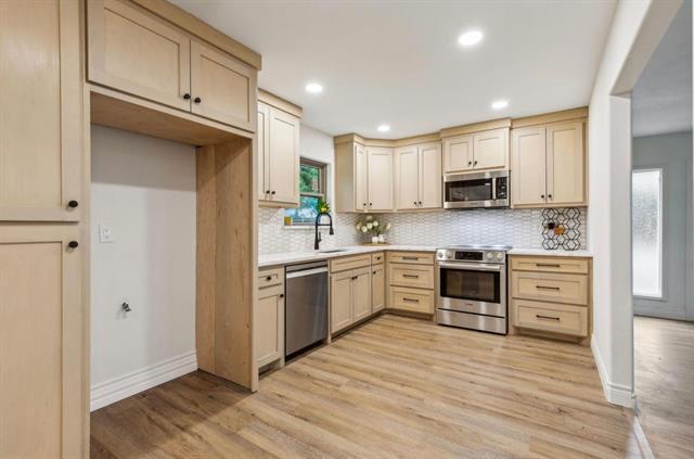 Building Photo - 6200 Ravenswood Dr