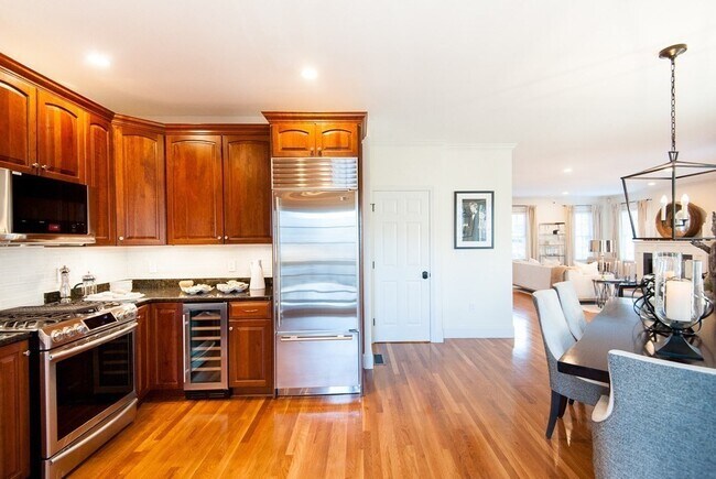 Foto del edificio - 402 E 3rd St