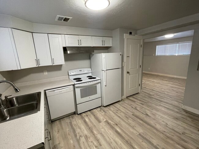Building Photo - Orem Triplex