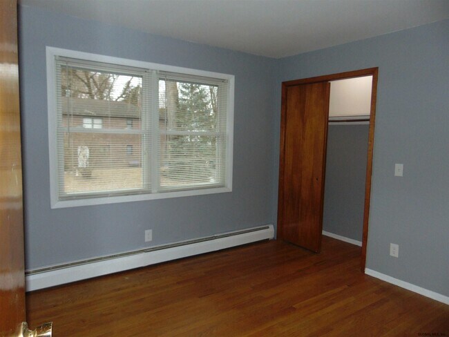 Building Photo - 11 Bower St