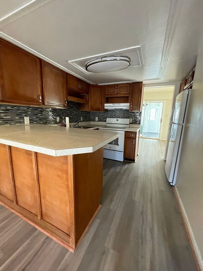 Building Photo - Windsor Oaks West