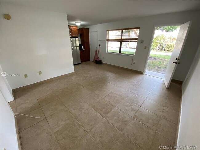 Foto del edificio - 4450 SW 67th Ave
