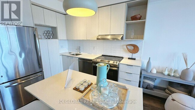 Photo du bâtiment - 2520-2520 Eglinton Ave W