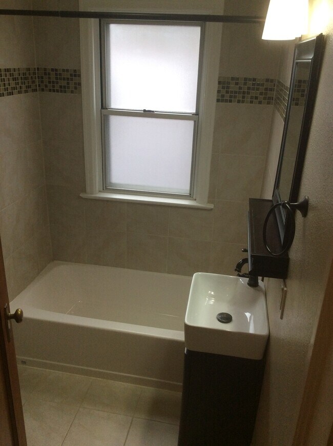 Foto del edificio - PET FRIENDLY 3 BEDROOM 2 BATHROOM HOUSE