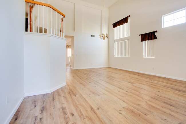Building Photo - 481 Lupine Way