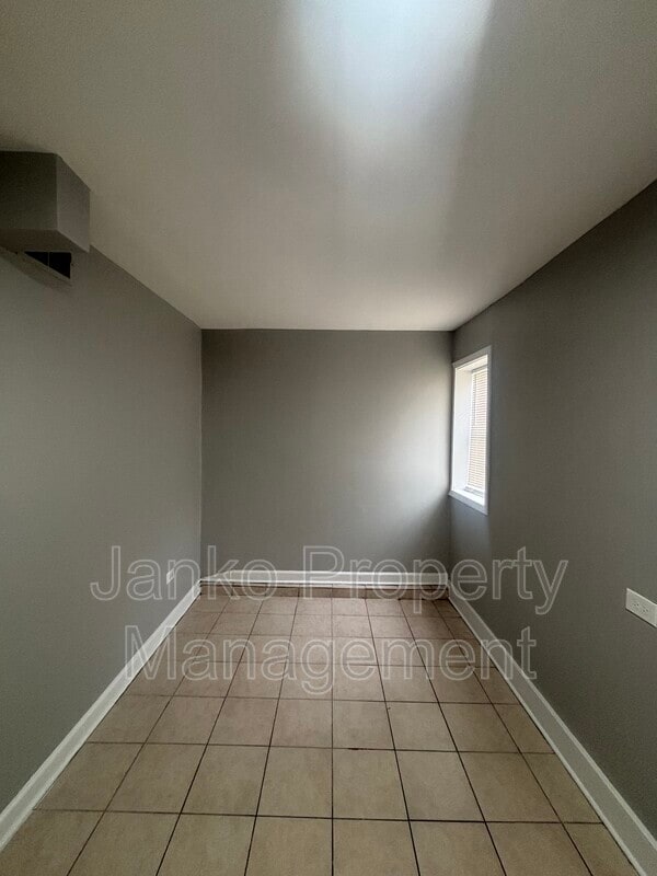 Building Photo - 5208 S Kenneth Ave