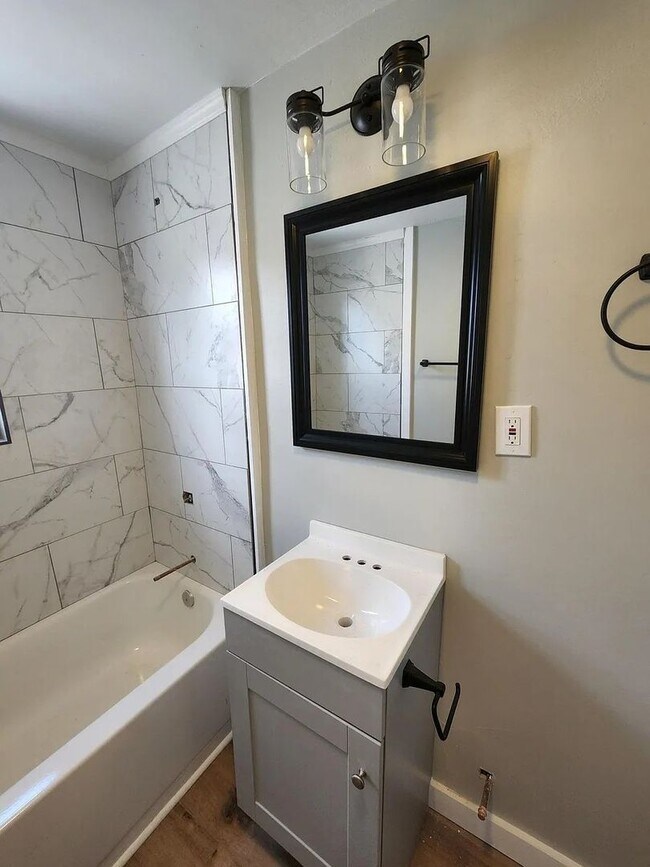 Building Photo - 3915-3917 Mount Troy