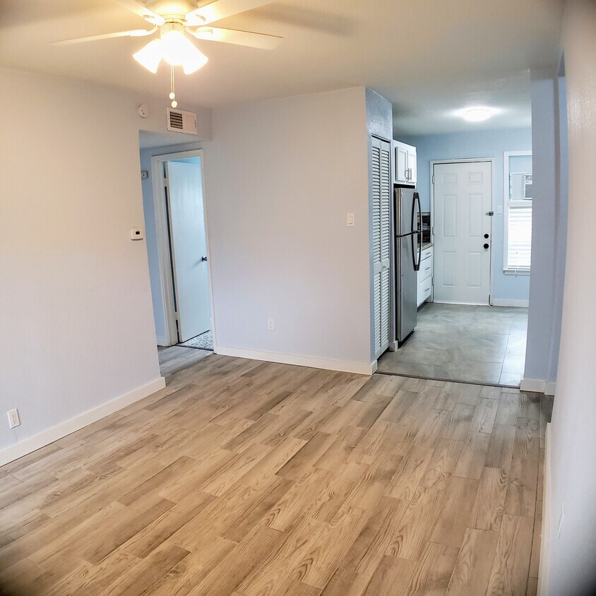 Foto principal - 308 S W St
