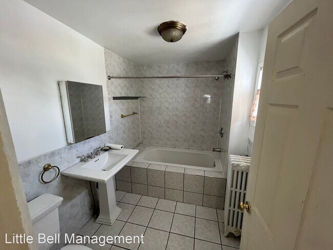 Building Photo - 3 br, 1 bath House - 722 S. Hutchinson Street