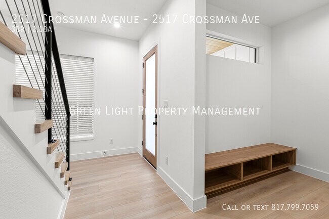 Foto del edificio - 2517 Crossman Ave