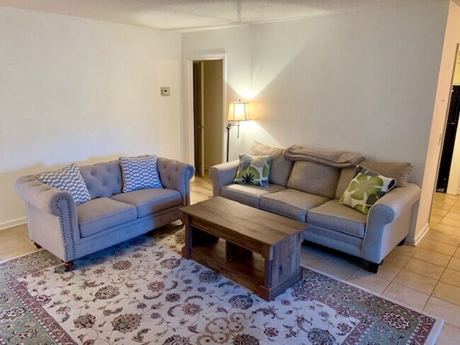 Foto del edificio - Convenient 3-Bed, 2.5-Bath James Island Co...