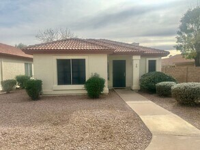 Building Photo - 1120 N Val Vista Dr