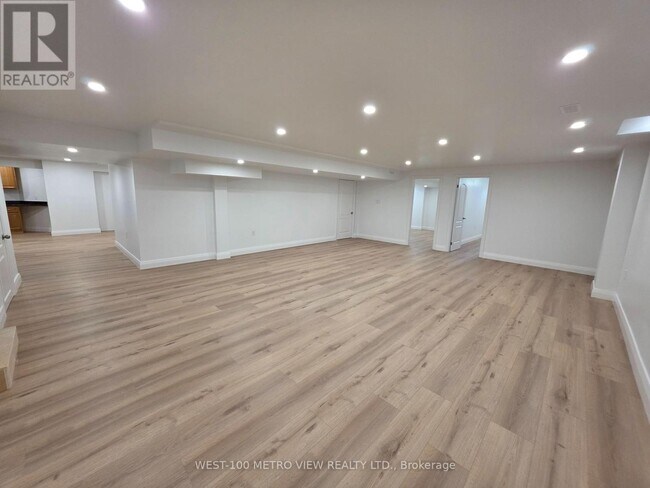 Building Photo - 250 Sunset Ridge