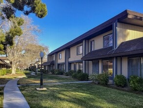 Building Photo - 6168 Meadow View Ln