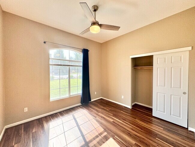 Foto del edificio - Stunning 3-bedroom 3-bathroom home in Yank...
