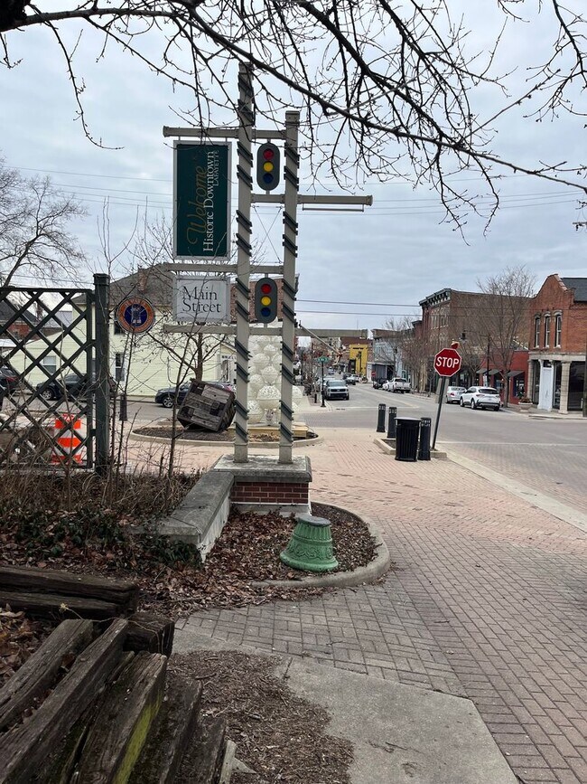 Building Photo - 1105 Main St