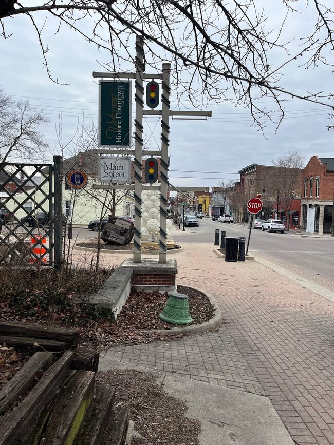 Building Photo - 1105 Main St