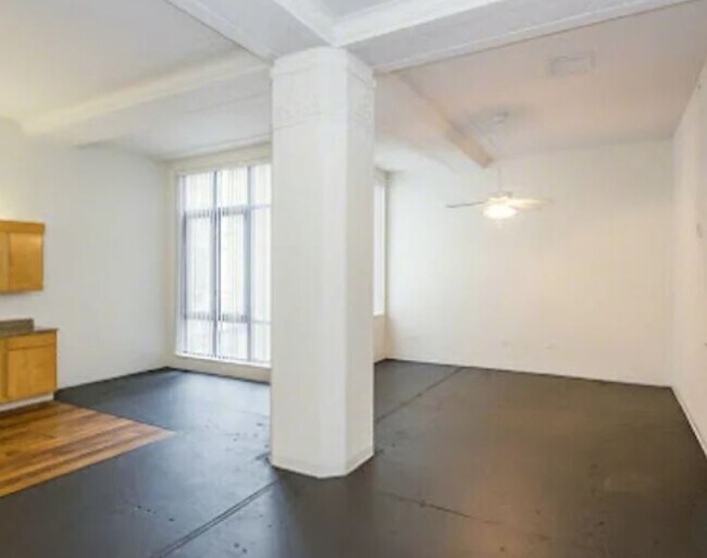 Building Photo - 3105 San Jacinto St