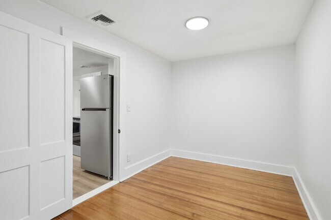 Foto del edificio - 7 Day Ave