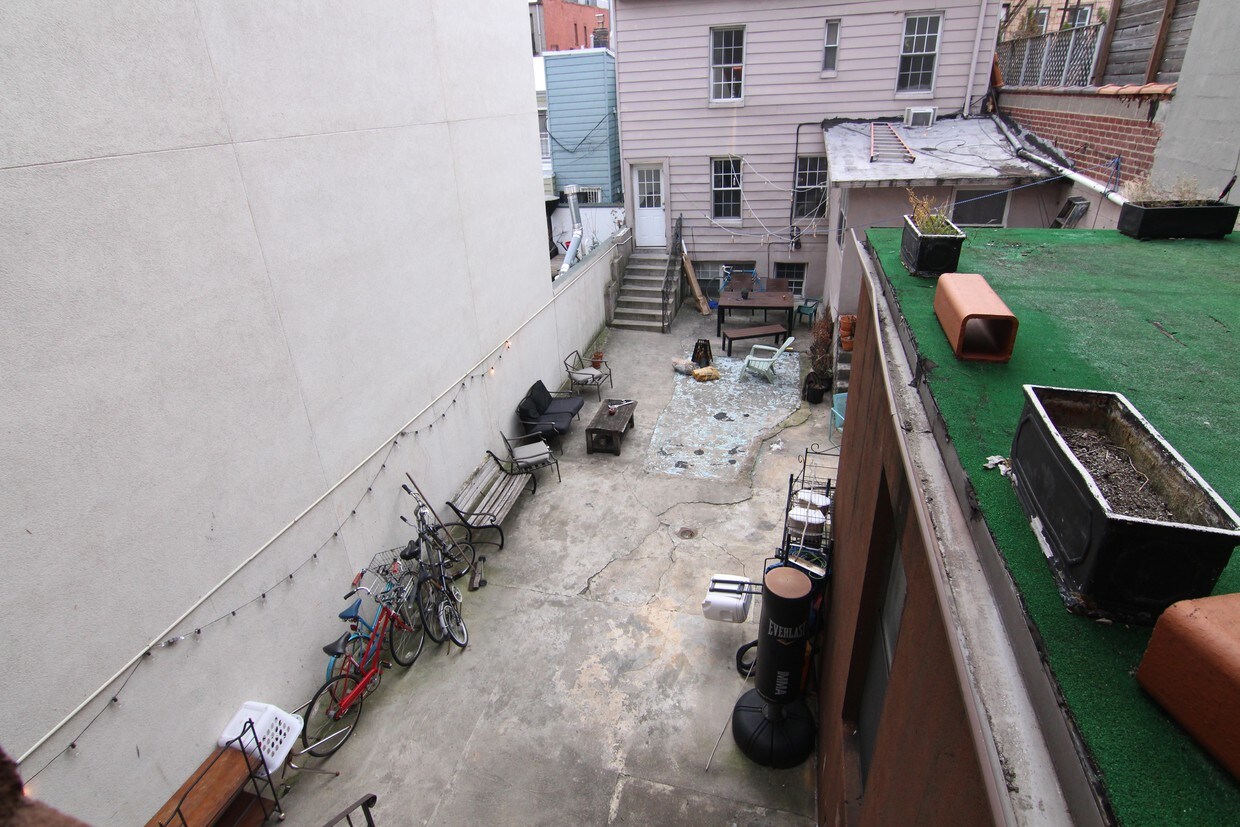 Primary Photo - 216 N 8th St