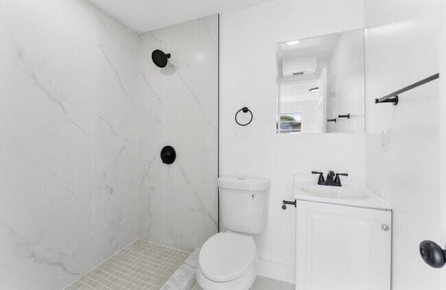 Foto del edificio - 354 NW 4th Pl