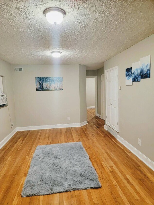 Foto principal - 1061-1063 East 15th Avenue