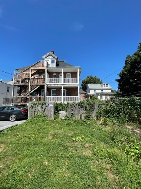 Building Photo - 502 N Mulberry St