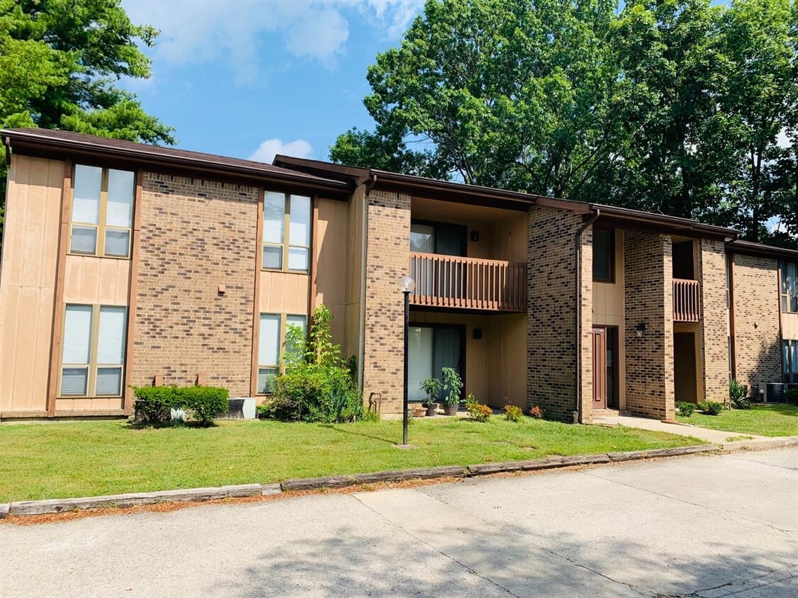 Primary Photo - 451 Westwood Dr