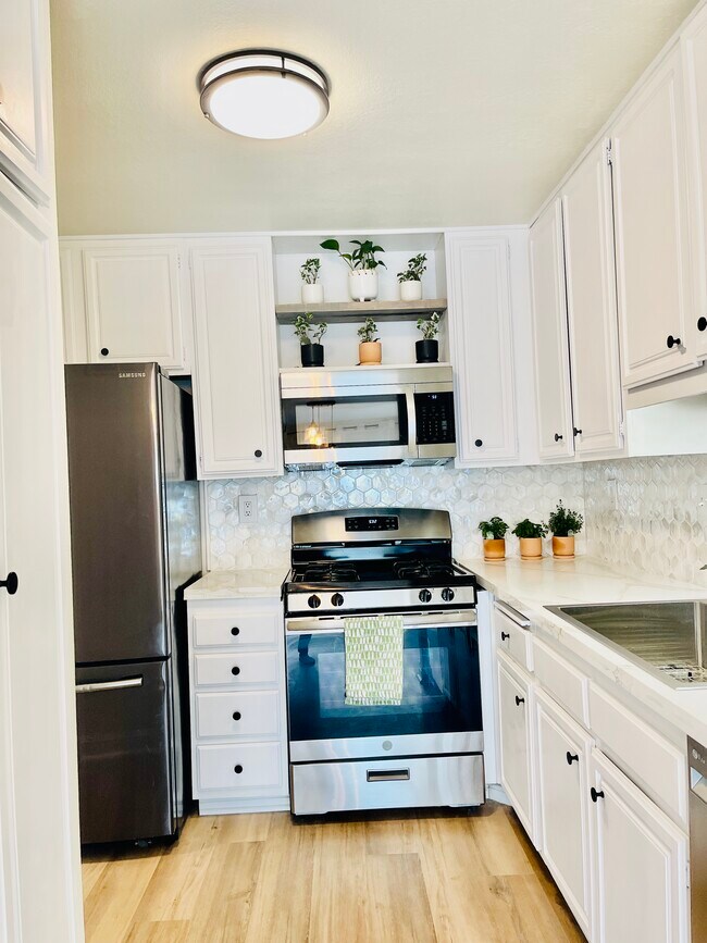 211 Apollo Unit 4, Hercules, CA 94547 Condo for Rent in Hercules, CA