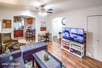 Building Photo - 707 Sprucewood Ln