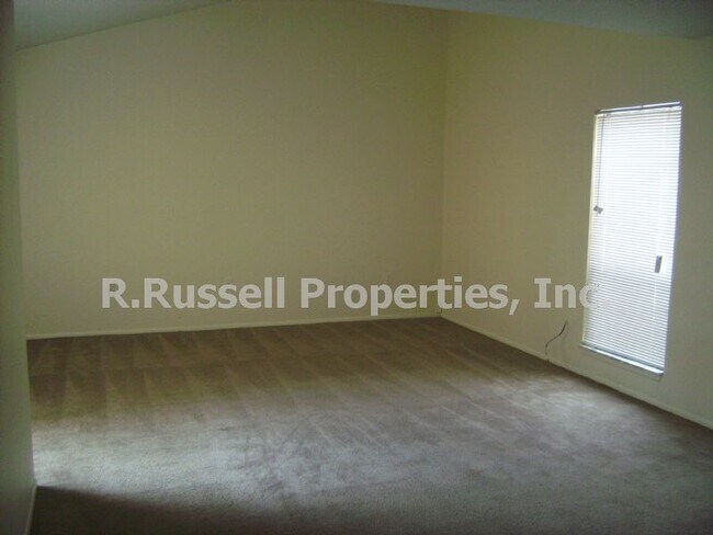 Foto del edificio - 222 Daisy Ln