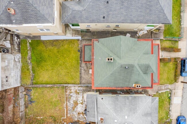 Building Photo - MASSIVE 4 BEDROOM HOME IN BEECHVIEW! AVAIL...