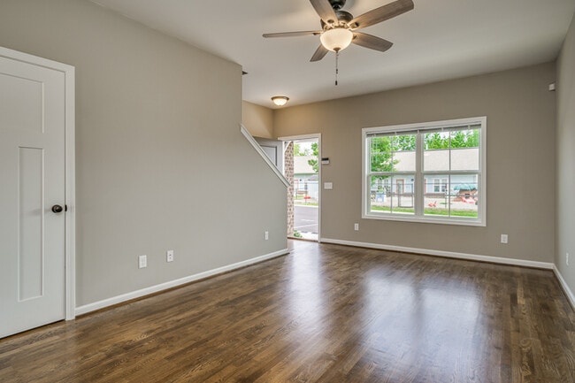 Building Photo - 140 Edgington Dr