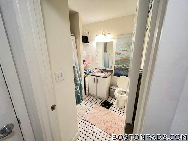 Building Photo - 461 Park Dr